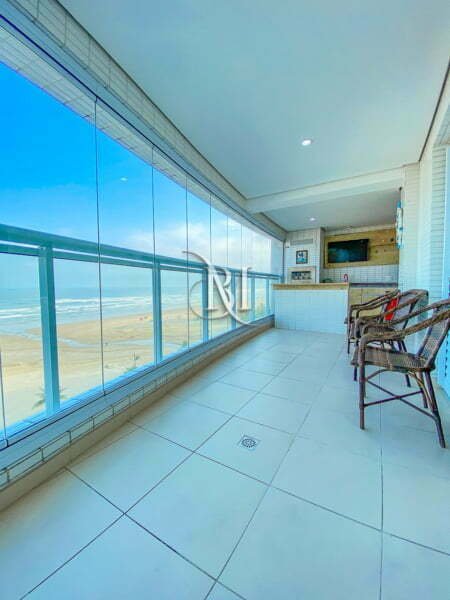 Apartamento a venda em Praia Grande Frente para o mar
