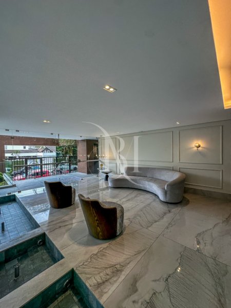 Maison Coralon Residence no Canto do Forte: apartamentos mobiliados com 2 ou 3 suítes, alto padrão, acabamento premium e lazer completo. Veja plantas, fotos e condições especiais.