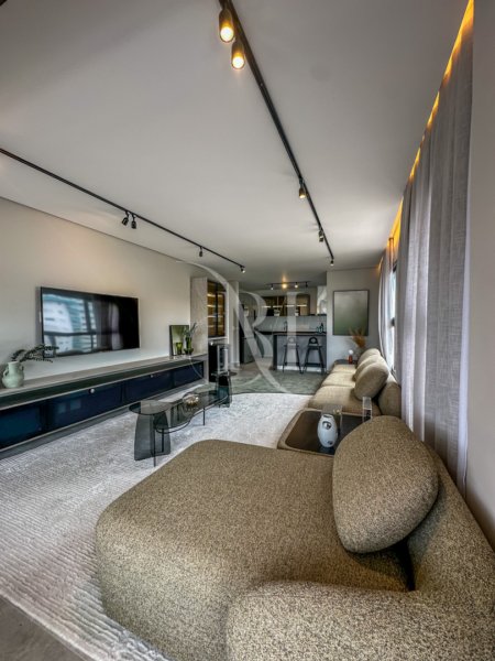 Maison Coralon Residence no Canto do Forte: apartamentos mobiliados com 2 ou 3 suítes, alto padrão, acabamento premium e lazer completo. Veja plantas, fotos e condições especiais.